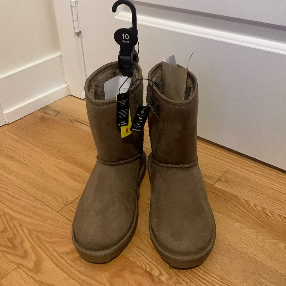 NWT Ardene Brown Boots 10